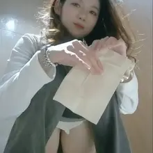小脸那么嫩，小逼那么黑。