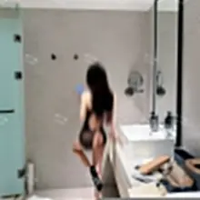 夫妻朋友们，做个调查，你们找单男是让单男先操还是自己先