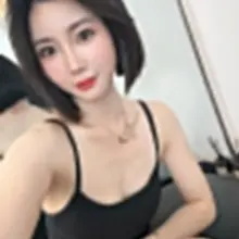 每天带会员练普拉提，自己也没少练。好身材哪有什么捷径，都是靠自律一点点攒出来的，发张照片而已，怎么总有人私信一些莫名其妙的话？姐姐爱美归爱美，可不是什么话都能…