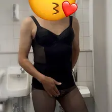 今夜は悪友とご飯という名の飲み会🍻です。下着は内緒です。