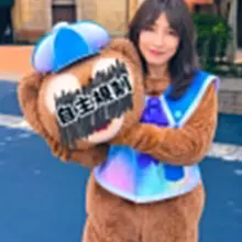 こんにちは 今日は休みを取って娘ちゃんとTDSへ 昨年は灼熱だったけど🥵 今回は曇りで少し蒸し暑い程度😅 たっぷり娘ちゃんの財布係しますかね🤣 娘が笑顔なら私…