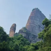 丹霞山的鸡鸡虽然威武，但是我觉得老公的更吸引我噢
