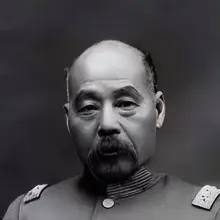冯巩的太爷爷， 名叫冯国璋， 冯国璋曾经是中国权利最大的人， 中国民国大总统！