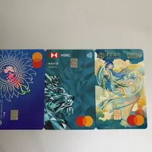 三张万事达卡对比，质感上面汇丰完胜，哔哩哔哩次之，招商一般。 汇丰银行卡面色调及表面狮子的凹凸感显得很高级，哔哩哔哩也使用了凹凸感卡面，算是国内银行卡里面少有…