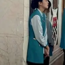 谁能预料到，这个服务员，将来会成为一个大明星 ​​​。