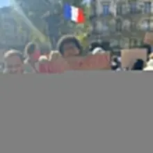 10/10 sign at the Paris protests cc @theodorabossy