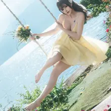 哥哥，快来一起荡秋千呀 Bro, come swing with me!