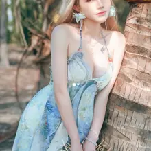 风是咸的，温柔是自带的🌴 The wind is salty, and its gentleness is innate. 🌴