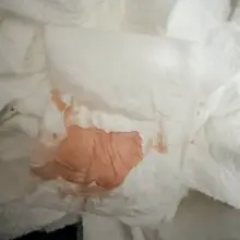 刚录完定制音频，拔出来吗的红的，吓了一跳。回卫生间清理突然发现下午去厕所的一团纸也是红的，人麻了，下午就例假了，我没发现…关键是录音频之前我还摸了摸bb，嗯……