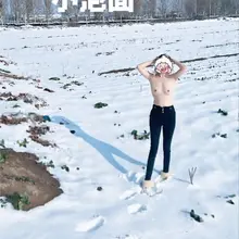 夏天怕热，冬天怕冷🥶 下个月会不会凉快一点呢？ 无聊🥱