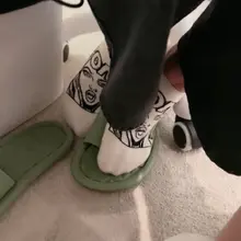 美甲店小姐姐的棉袜脚