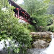 青城山，一名丈人，一名赤城，一名清城，西岳佐命之山。