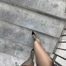也是靠身体赚上钱了（）