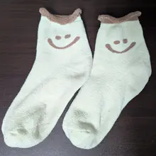 月姐姐今天終於回來了 姐姐她出國工作大約兩的禮拜 她剛剛回來我就去拿她的原味內褲跟原味襪子🥰 還給我了神祕禮物🥵 微笑那雙沒什麼味道😢 但米色那雙腳趾頭那味道…
