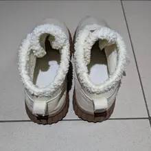這就是月姐姐的神秘禮物🎁 她穿了約兩個禮拜的靴子 當時她還沒回國就問我要不要雙靴子 我當然答應要囉! 因為我也很久沒玩射鞋了🤣 所以就穿滿這麼多天留著給我🥹…