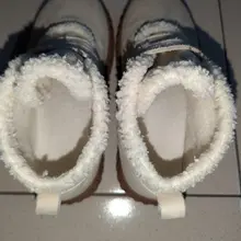 這就是月姐姐的神秘禮物🎁 她穿了約兩個禮拜的靴子 當時她還沒回國就問我要不要雙靴子 我當然答應要囉! 因為我也很久沒玩射鞋了🤣 所以就穿滿這麼多天留著給我🥹…