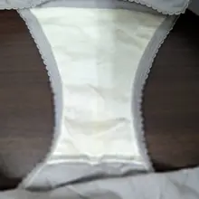 這一樣是奈醬女王的原味襪子跟內褲 內褲是第一次買的 是可愛的貓咪圖樣🐱 內褲裡面有明顯分泌物🥵 味道偏淡 襪子這次也是偏淡 依然會好好使用🤣