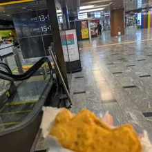 今、福岡博多駅から新幹線に乗り 地元へ約5時間到着するのが１５時頃 むっちゃんまんじゅう 人気No.1ハムエッグを食べながら 今回は遊びじゃないからなぁ また…