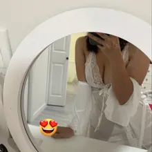 骚妻近期的自拍，我每次出门就发这相片给我😍