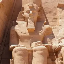 A farmer in Egypt found an unusual stone on his land, which led archaeologists…