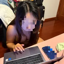 都要做爱了，女友还在忙工作