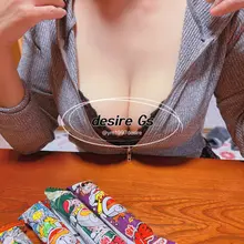 おやつ食べて... ゴロン➰してお股をパカーン♡