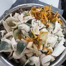吃菌子了。😂