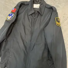勤務服只差褲子了！