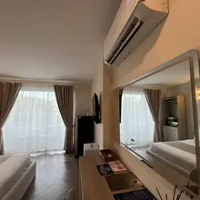 刚到chan resort就迫不及待吃香蕉