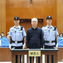 没有许家印，也有谢家印，李加印……不是许家印选择了时代，是时代选了许家印， 时代需要有那么个人，跟当权者搭台唱戏，把老百姓兜里的钱掏出来，为城市化的基建铺路，…