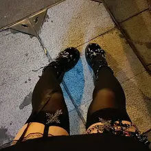 往路边一站像站街的一样😭