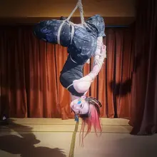 黑天鹅 🪢：@Esir54309119 🏠：@CHMPST #shibari #绳艺 #摄影