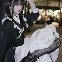 黒髪青眼冥土