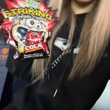 見你咁好買咗爆炸糖俾我又接我哋放學食晏晝陣間食完飯就試吓喺架車度玩爆炸糖先@DLD9999