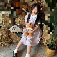 正妹小姐姐的小皮鞋架，看的出来真的是小皮鞋爱好者呢～三双小皮鞋像供人泄欲的工具一样，被整整齐齐地摆在鞋架上，是不是希望有人把你三双鞋子都射满精液呢！（那个人出…