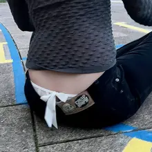 今天中午被新调来的男同事偷拍小尾巴了 他问：把我的这个拽掉我会不会生气