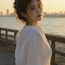 青岛本地约拍，摄影师本人（35，7年人像）。 ① 情侣 / 夫妻 · SM 主题：棚或酒店，双人同框，烛光 + 真丝 + 光影。拍你们的信任，不是暴露。尺度全…