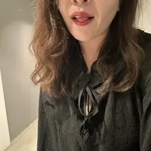 老公說我的舌頭又調皮搗蛋了😜 新的唇膏也蠻美