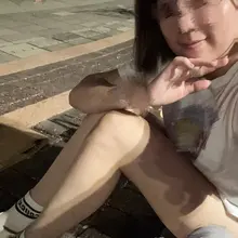 昨天在文化中心溜小孩 給自己拍了一張大學生照 （自己講🤭） 喔～5/10和老公會上凱道遊行，不帶小孩去～ 如果有人想要一起和我們熱血 「終止兒虐，陪你長大」的…
