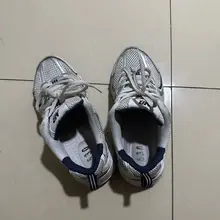 #射鞋 #玩鞋 #扫楼 #打胶 看着少妇姐姐出去玩的视频真的是让我难以控制自己…每一双鞋都不想放过，闻着鞋里淡淡到味道，突然发现竟然已经不是我jy的味道了…我…