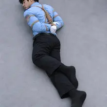 王警官执了个大夜，拖着疲惫的身子和在皮鞋里捂了一天一夜的黑袜回来了，绑好了，好好休息。#捆绑警察