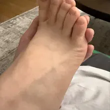 来张脚背🦶🏻 #脚背 #恋足 #足控 #美脚 #美足 #玉足 #裸足 #足底 #脚底 #脚心 #脚趾 #脚丫 #足控福利 #脚控日常 #舔脚 #足交 #脚交…