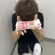 这个傻逼学生十一攒了点钱就忍不住来面贡 踢了他几脚就特么忍不住磕头跪下 下次再来的时候真应该让他带个锁 #傻逼提款机 #ATM奴 #女性崇拜 #面贡 #跪拜…