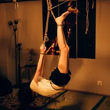 我：我身上好多伤不能绑... 露姐：好，给你绑个温柔的 然后我就得到了又美又温柔的绑绑！🥰 🪢露姐 📸@Ivy_adududu