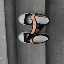 #扫楼 #打胶 #射鞋 #高跟 #凉拖 #少妇 #反差人妻 踩着jy拍照很高兴哦