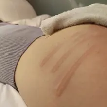 来实践的小姐姐送了一束茉莉花给我，瞬间满屋芳香。那我就回赠您一个“屁股开花”吧 Jasmine &amp; Red butt