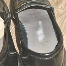 少妇是最有女人味的，袜子湿湿的，有些酸臭，看来还是个爱出汗的小骚脚，套着撸，享受被骚脚包裹的快感，最后打在臭鞋里 #扫楼 #恋足 #丝袜 #玩鞋 #射鞋 #原…