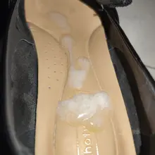 少妇的脚就是想，皮革味到更重一些，但混合脚的香臭味，头埋进去猛吸也太爽了，闻一只，玩一只，最后擦了擦又涂在鞋垫上 #玩鞋 #扫楼 #打胶 #射鞋 #恋足 #美脚