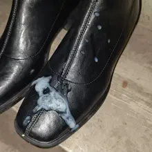天气开始转暖，玩靴子的机会不多了，一个30多岁小少妇的，皮革加上骚脚的味道还是那么上头 #扫楼 #玩鞋 #射鞋 #恋足 #美脚 #美足 #靴子 #母狗 #打胶