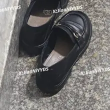 秀色可餐的小白脚，居然也能把鞋子穿成这样，又是个反差，最近全是洞洞鞋，可算找到小皮鞋了，反差母狗的臭鞋就要用浓精保养 #扫楼 #原味 #母狗 #射鞋 #恋足…